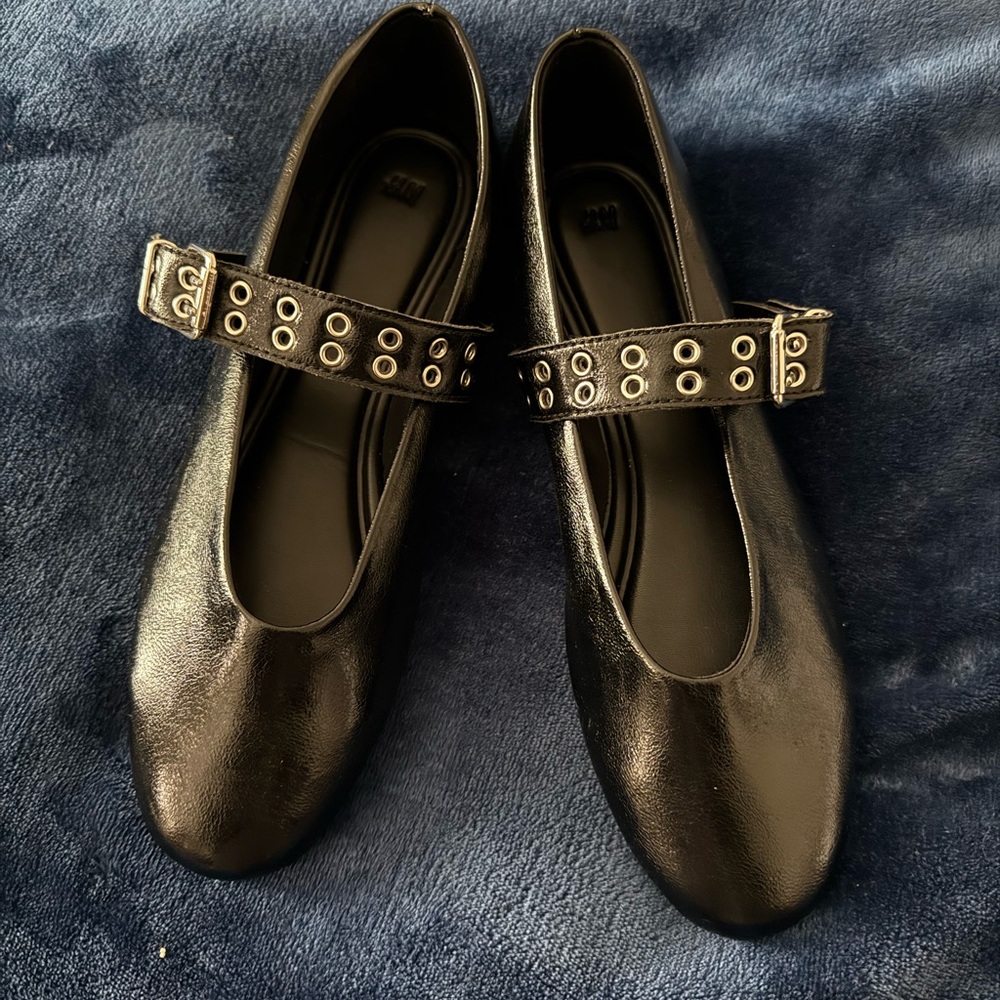 H&M Black Flats - NWOT size 40
